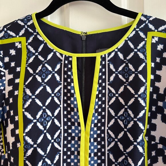 Vince Camuto keyhole geometric print shift dress blue/white/neon yellow-green - Picture 5 of 14